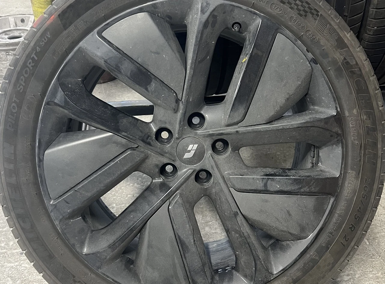 Те же диски Li Auto L9 R21 до покраски: потёртости и царапины на спицах