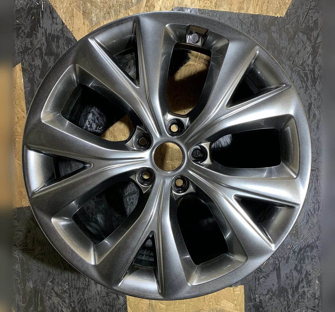 Диск Kia после порошковой покраски: цвет бриметалл тёмный — работа Kalesoff Color