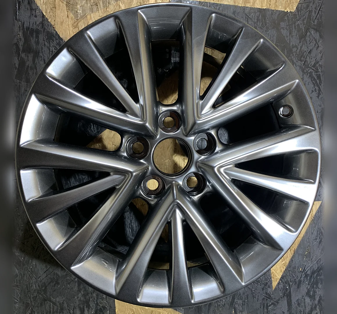 Диск Toyota Camry после порошковой покраски: цвет бриметалл тёмный — работа Kalesoff Color