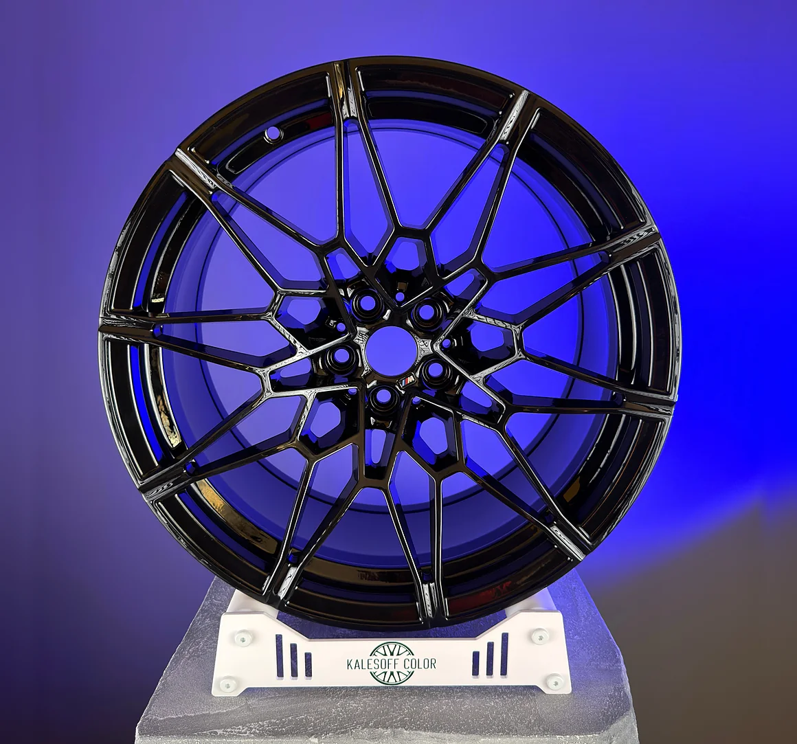 Диск BMW после порошковой покраски: цвет чёрный глянец — работа Kalesoff Color